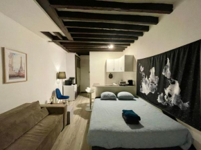 Apartments studio Champs Elysées Ponthieu Paris